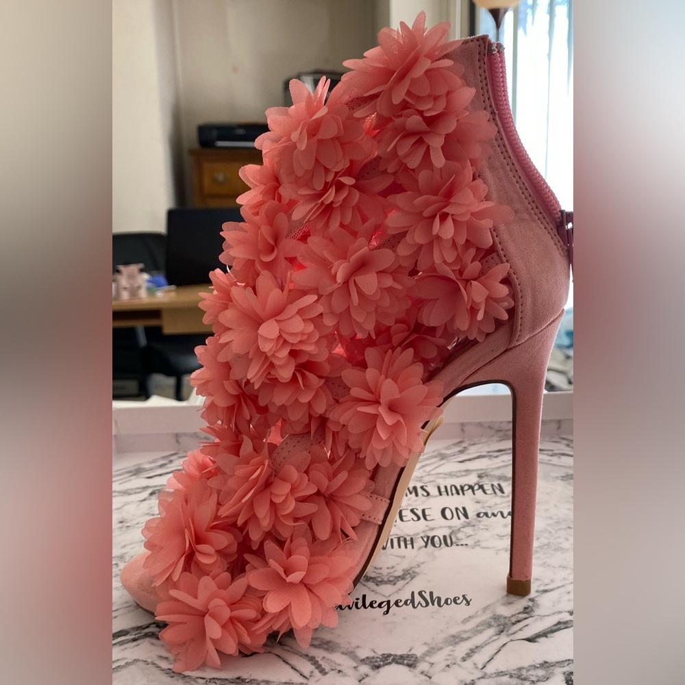 Closing sale! New Direct from Manufacturer! Floral strappy peep toe heels - Picture 3 of 5